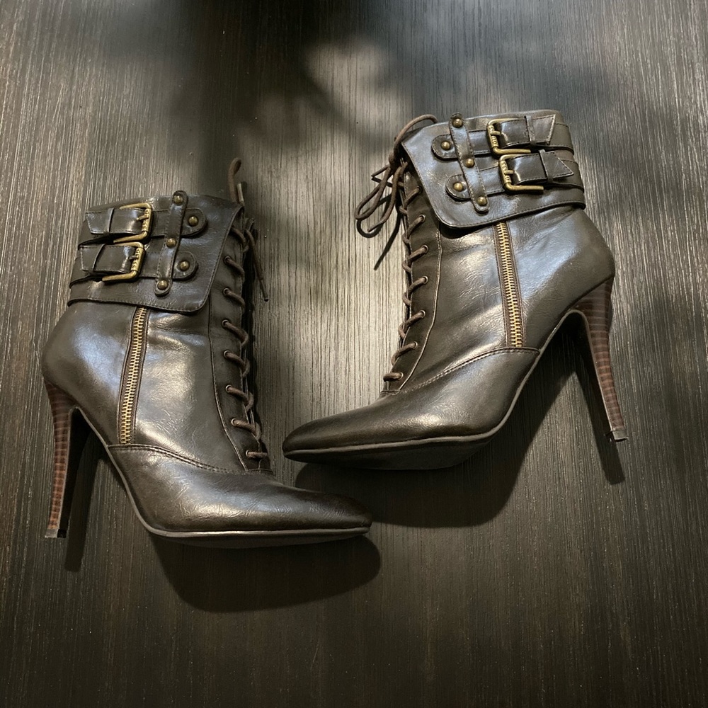 Guess boots